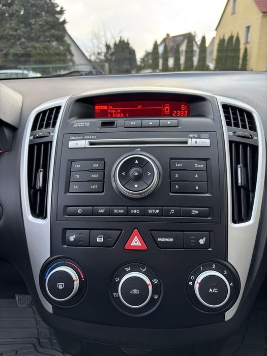 KIA CEED 1.4 90KM • 2010r • KLIMA • HAK • Podgrzewane fotel • BDB STAN