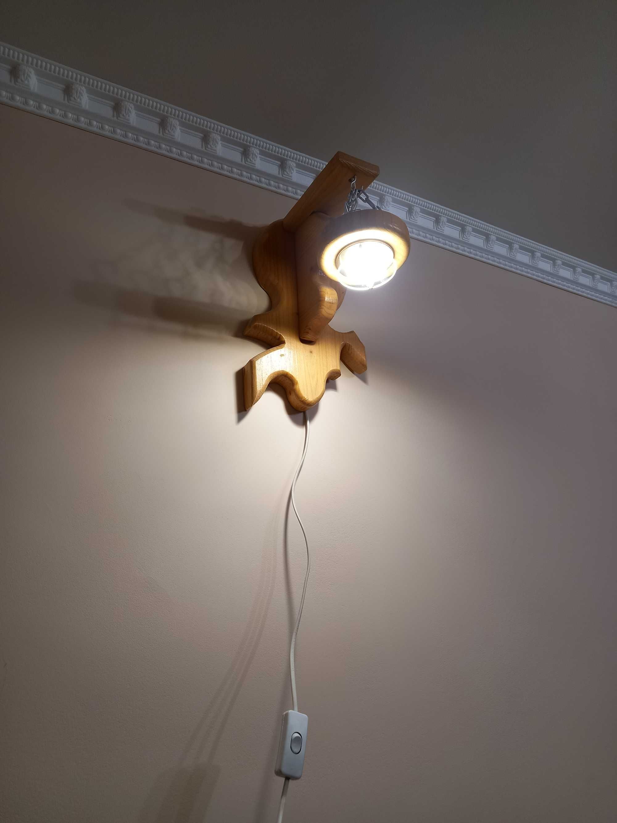 Лампа на стіну з дерева