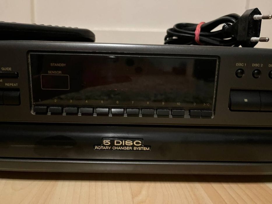 CD-програвач Technics SL PD687 на 5 компакт-дисків з Німеччини