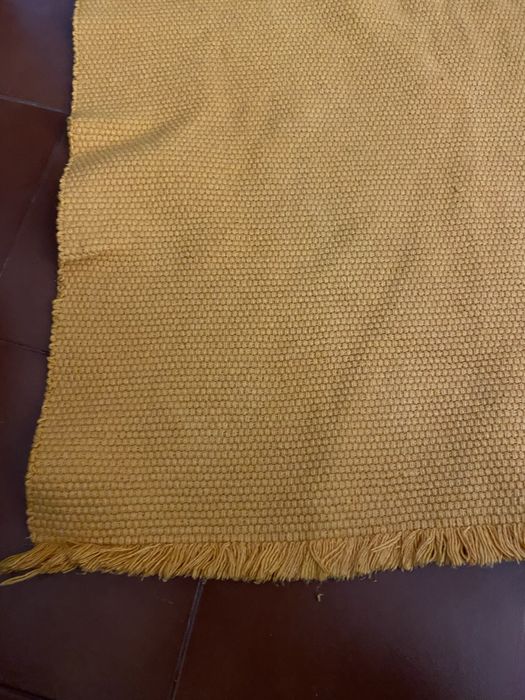 Tapete alaranjado com franjinhas