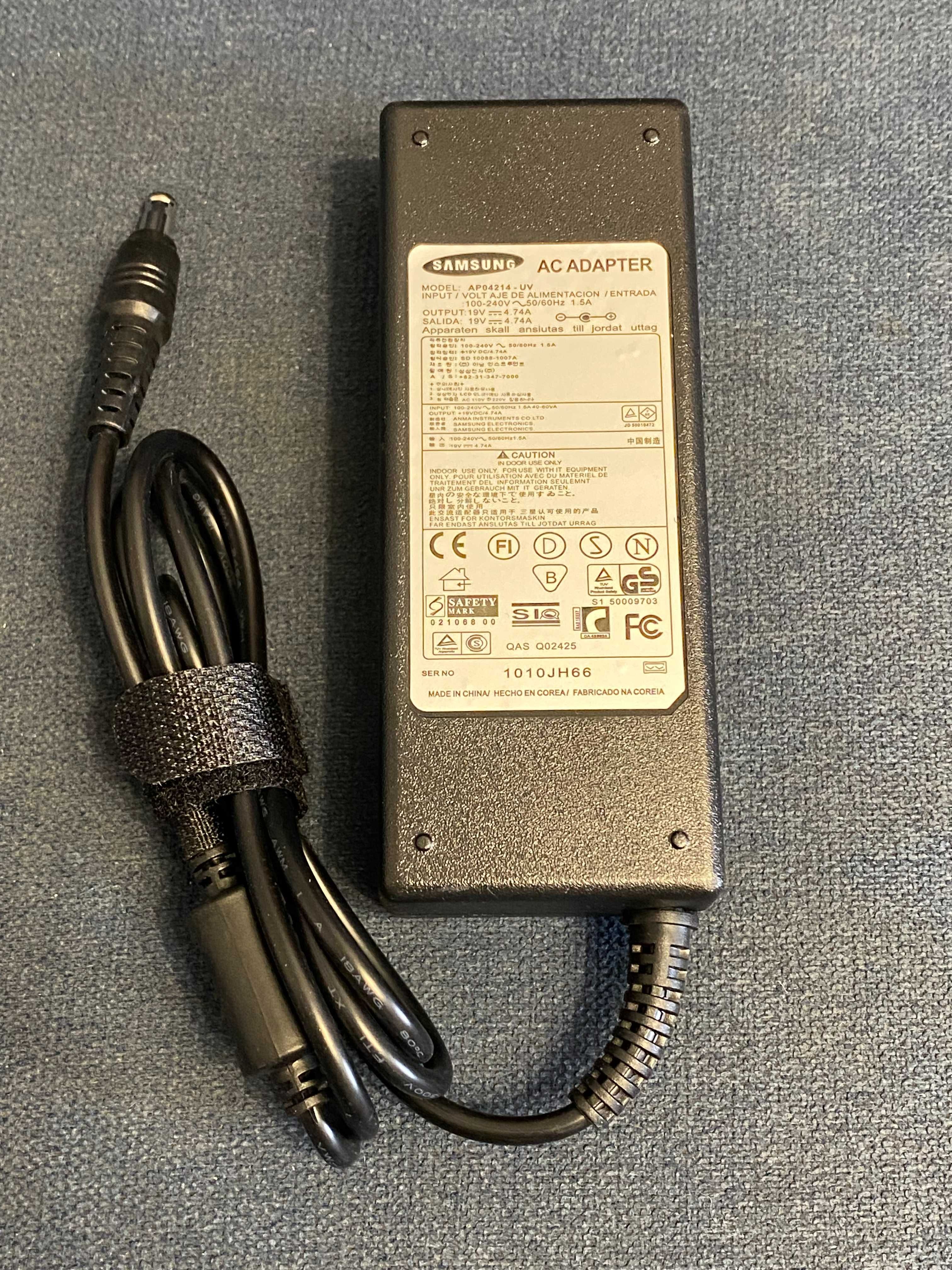 Блок питания для ноутбука Samsung 19V 4.74A 90W 5.5*3.0 mm