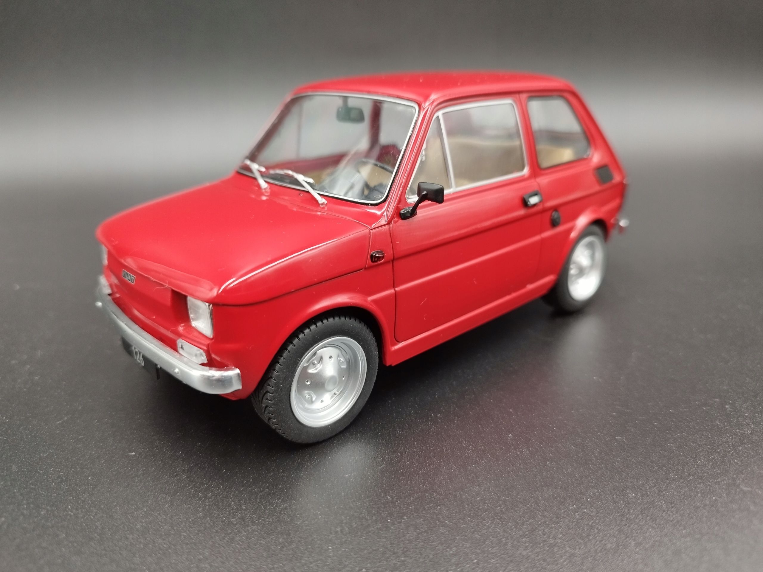1:18 MCG Fiat 126 maluch model nowy