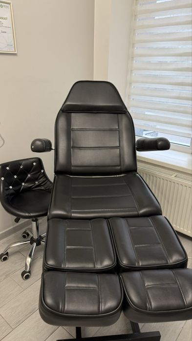 Продам косметологічну кушетку