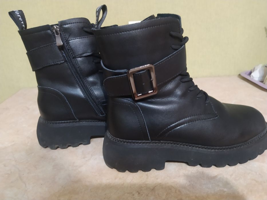 Чоботи жіночі, шкіряні з хутром