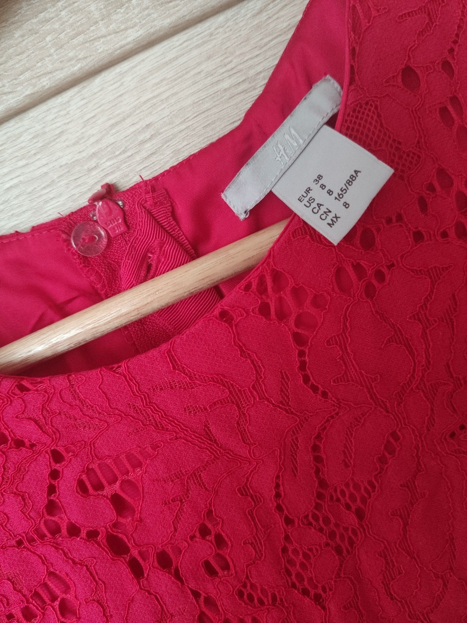 Czerwona sukienka koronkowa H&M