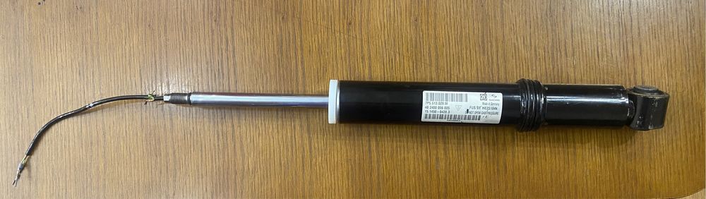 Продам задній амортизатор(оригінал)Porsche Cayenne/ Порше Кайен 958