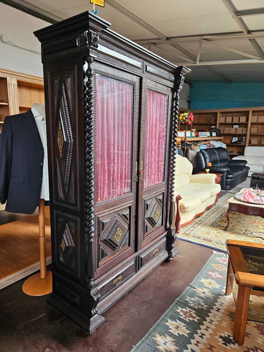 Excelente livreiro antigo em madeira maciça - Muito bom estad