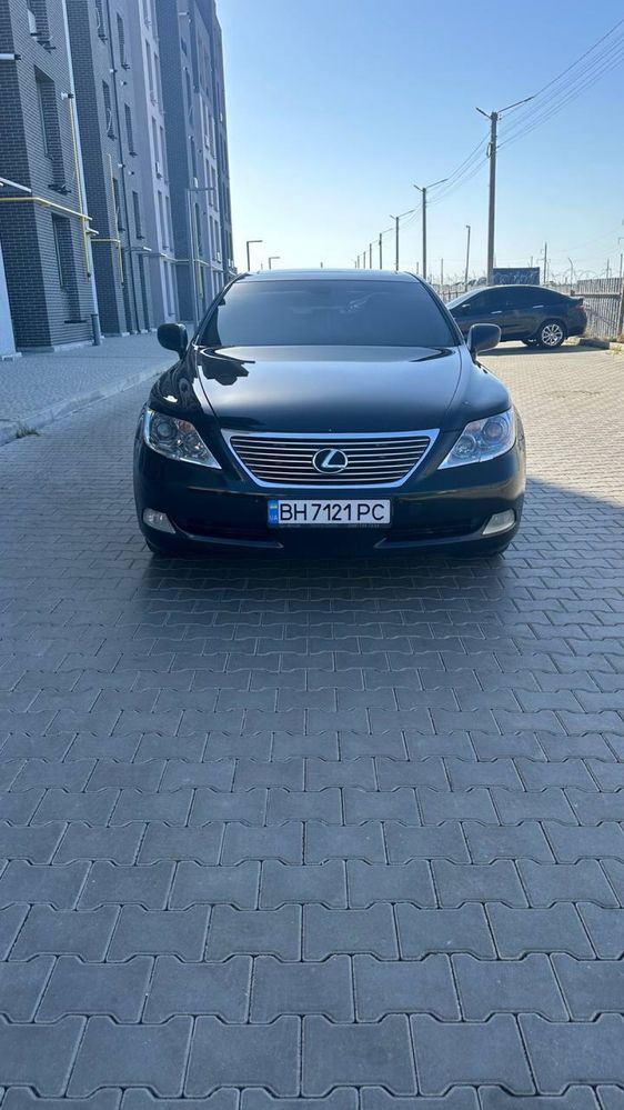 Продам хорошего черныша LS 460