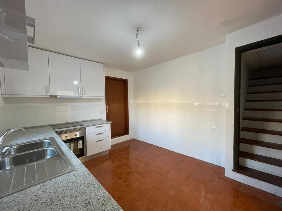 Aluga-se quarto grande