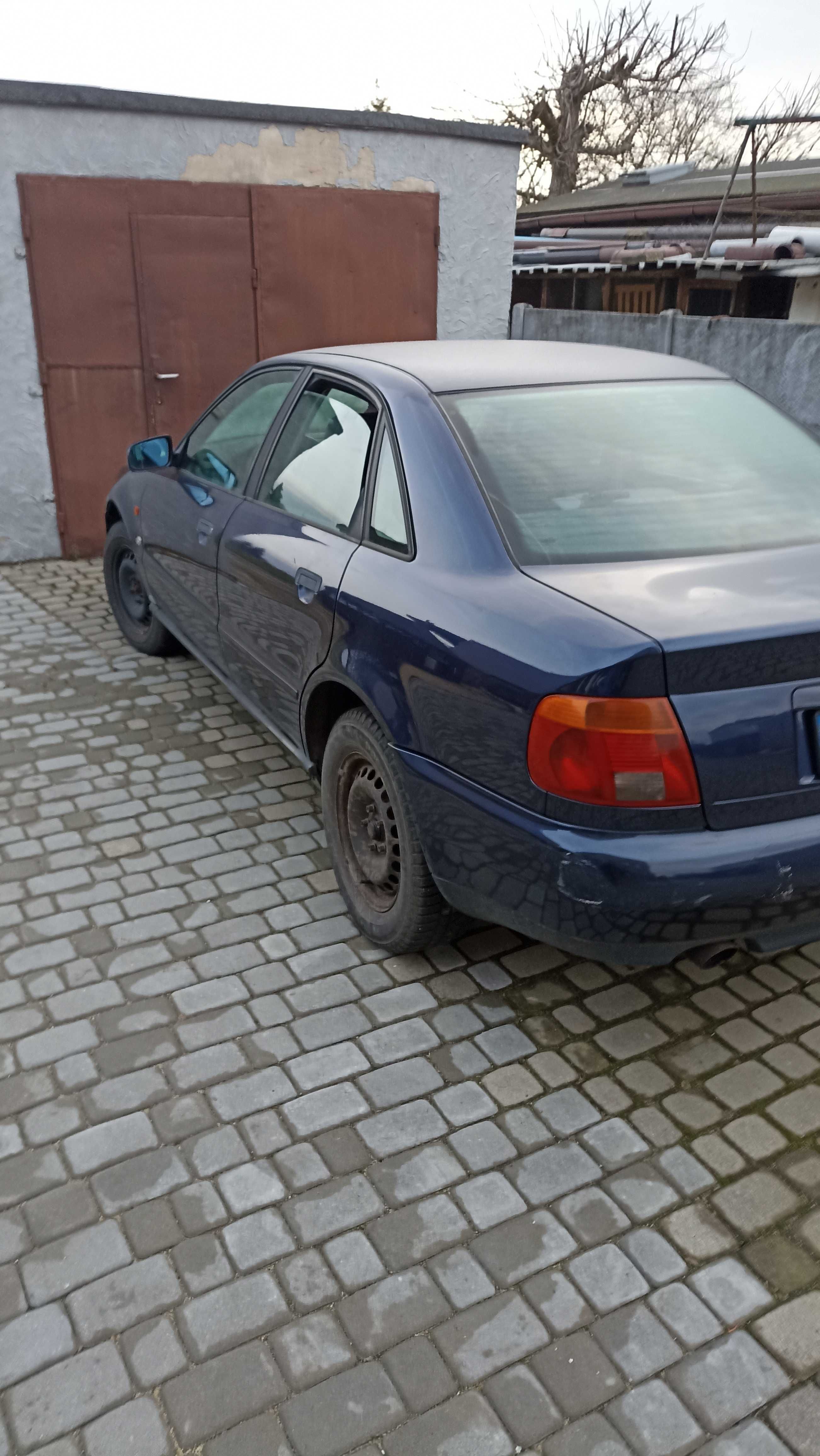 Audi a4 B5 1.6 bezyna