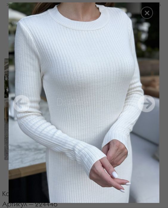 Молочна сукня прямого крою з розрізом