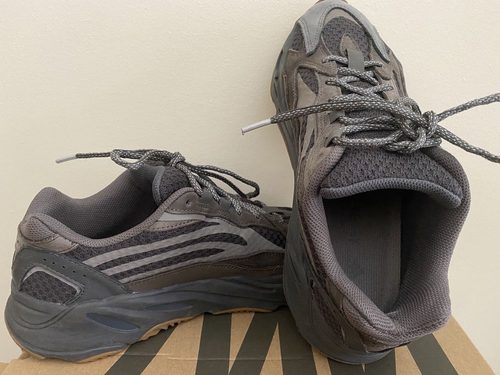 Adidas Yeezy Boost 700 V2 - Geode