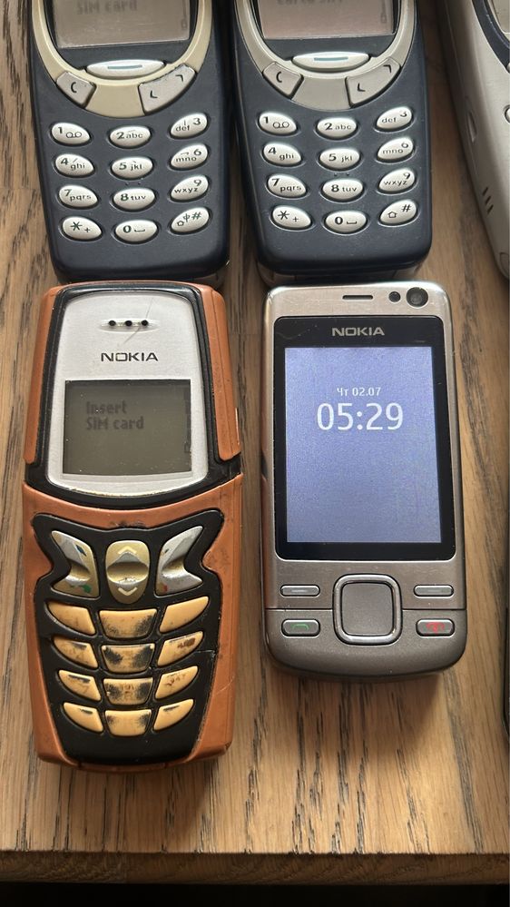 Подборка мобильных телефонов Nokia 3310, 6600i slide, Siemens