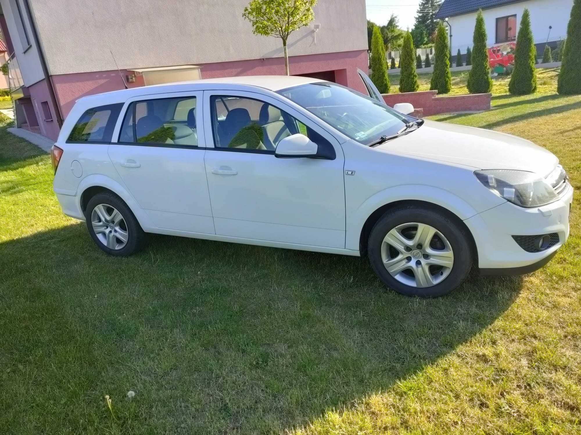 Opel Astra H kombi, 1,8 benz; 140 km, z polskiego salonu