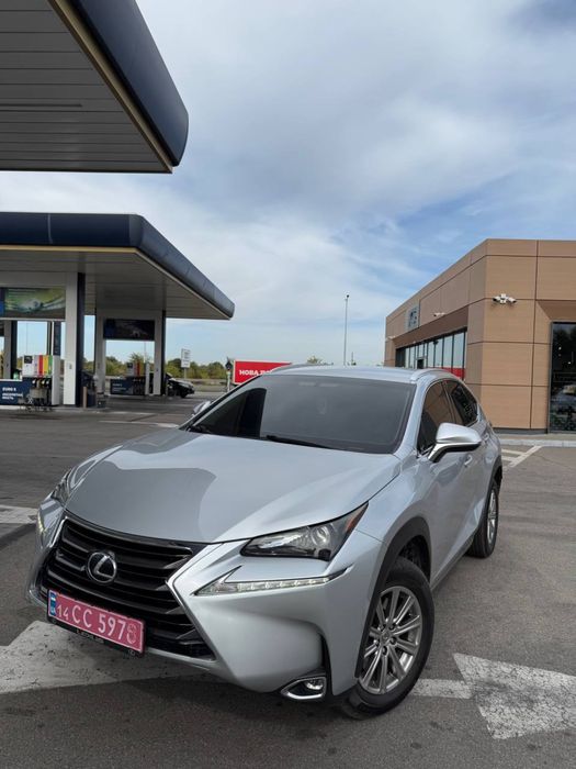 Lexus NX 2016 года 2.0 бензин