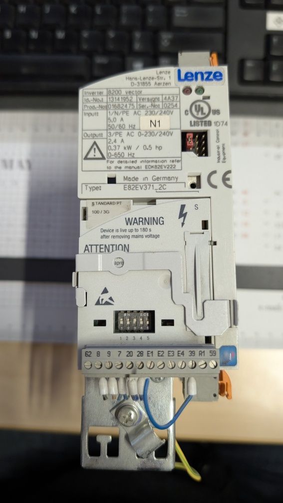 Falownik Lenze E82EV371_2C  8200 Vector