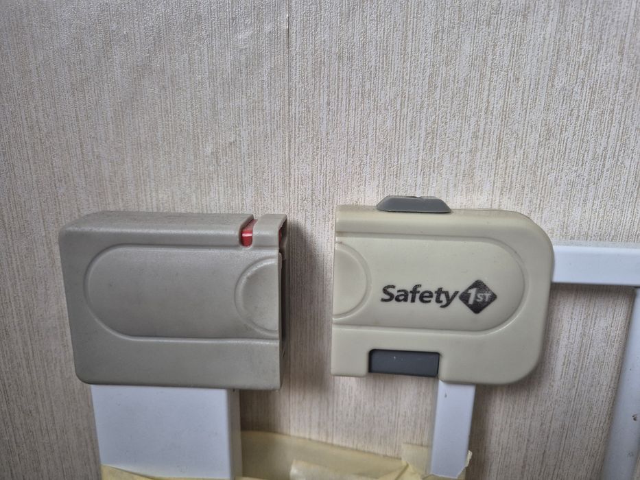 Bramka zabezpieczającą, bramka do drzwi Safety 1st