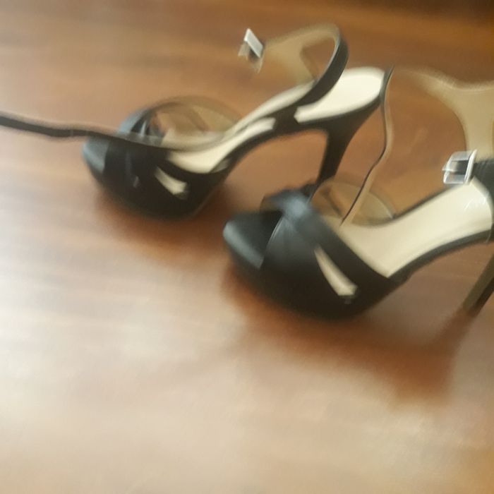 sandały na szpilkach