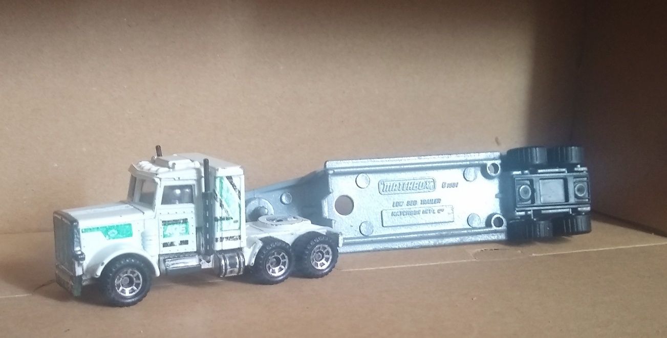 Matchbox Peterbilt White Ace Truck Trailer 1981