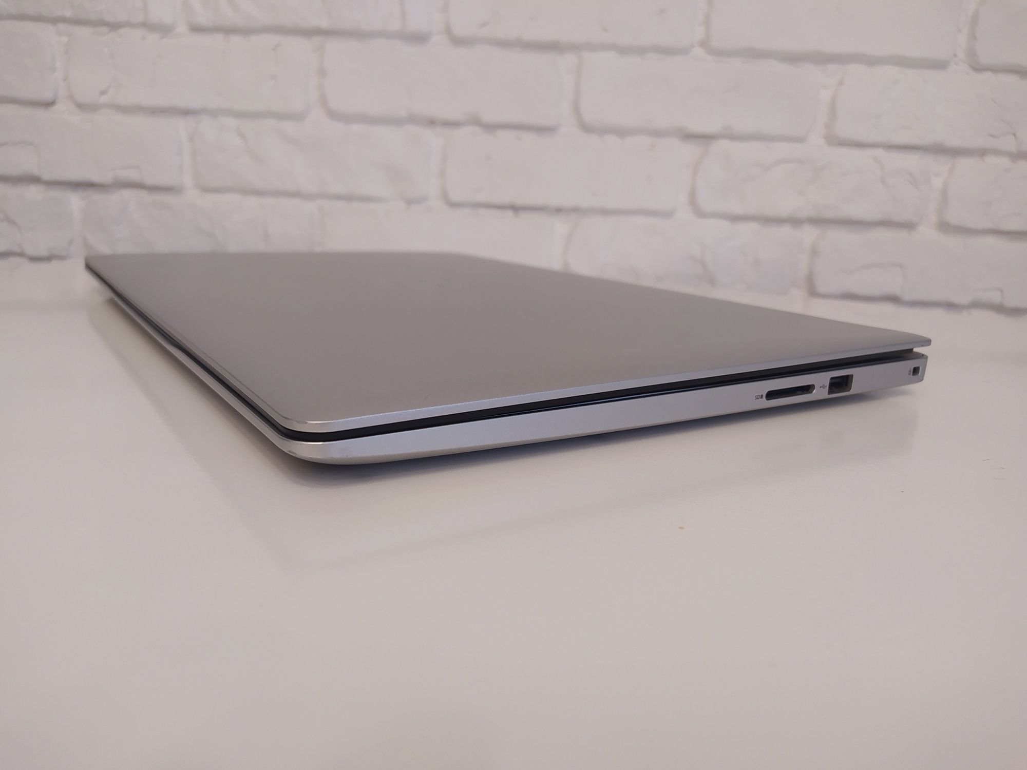 Dell Inspiron 5570/15,6" FHD/i7-8550U/16Gb/256Gb