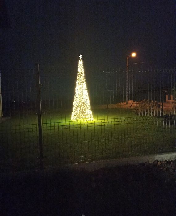 Stalowa choinka do ogrodu