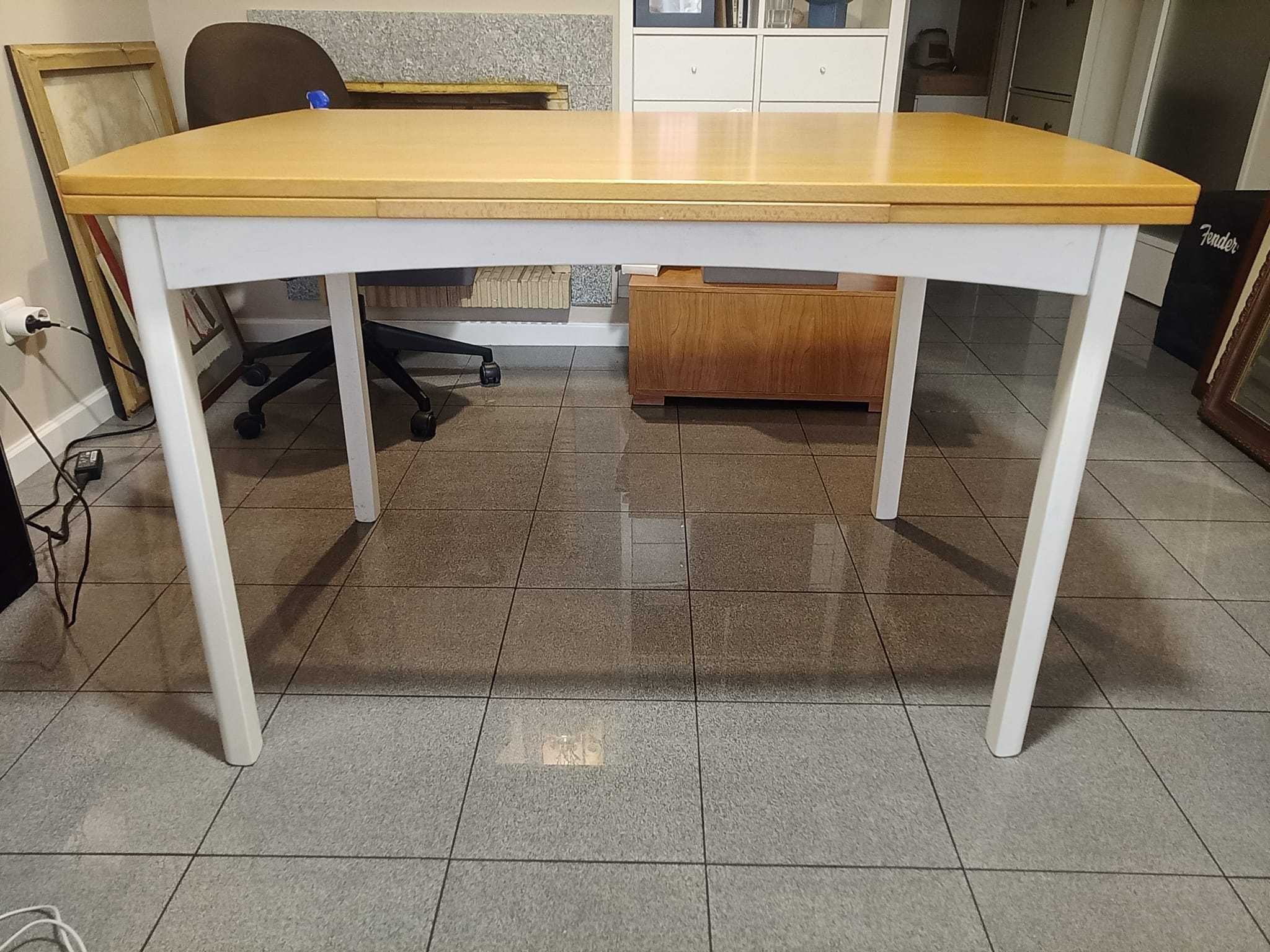 Mesa Extensível + 4 Cadeiras