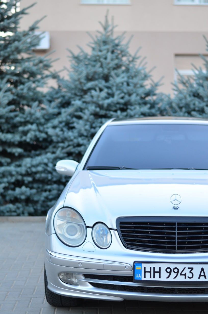 Mercedes-Benz W211