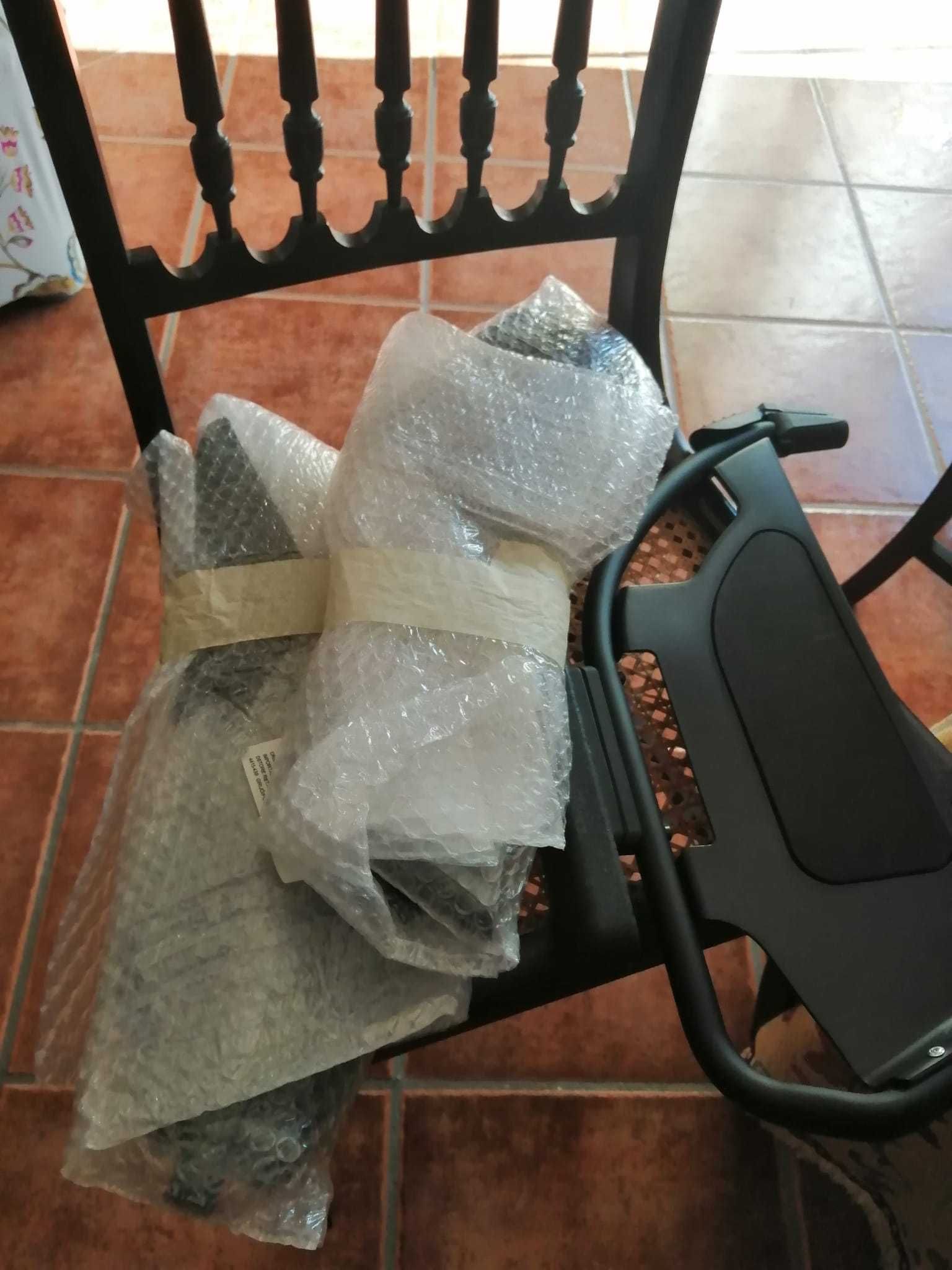 Cadeira de Rodas com muito pouco uso, quase nova