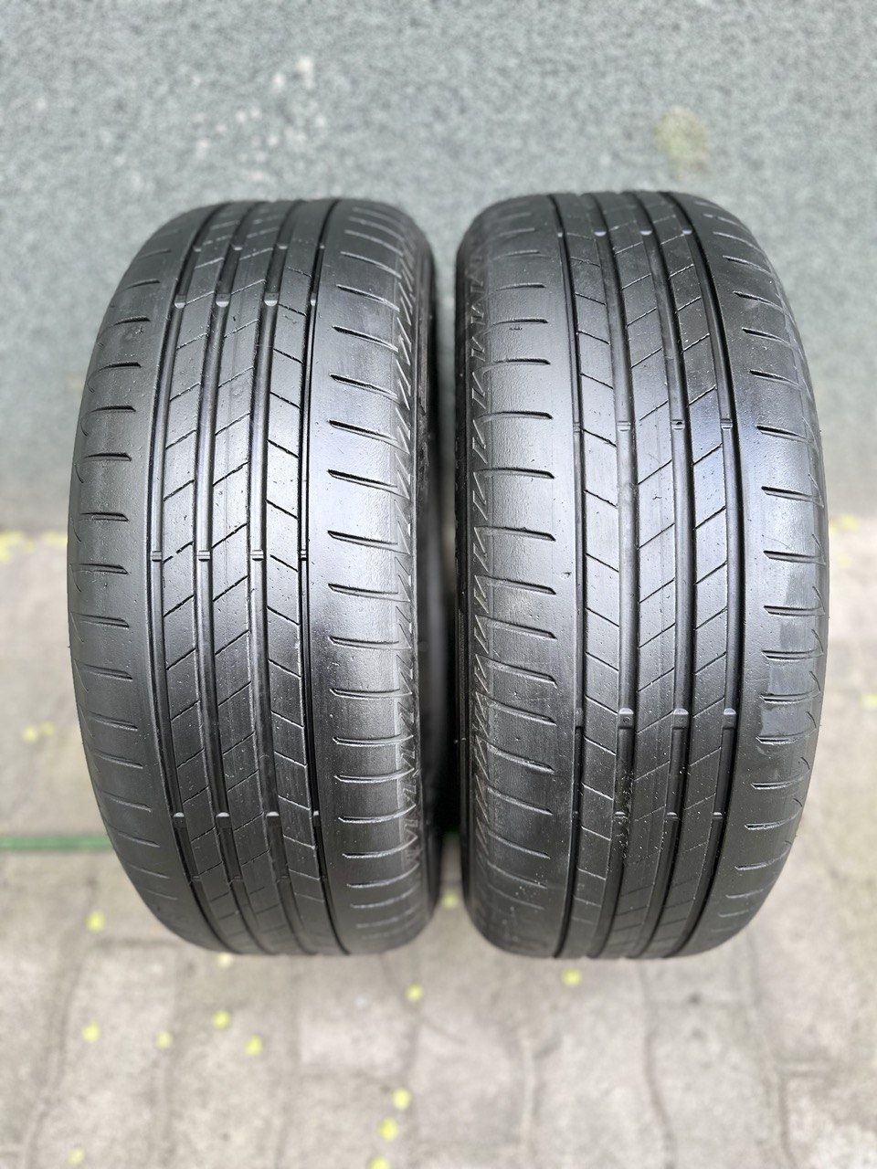 Продам пару летних шин 205/55 16 Bridgestone T0055