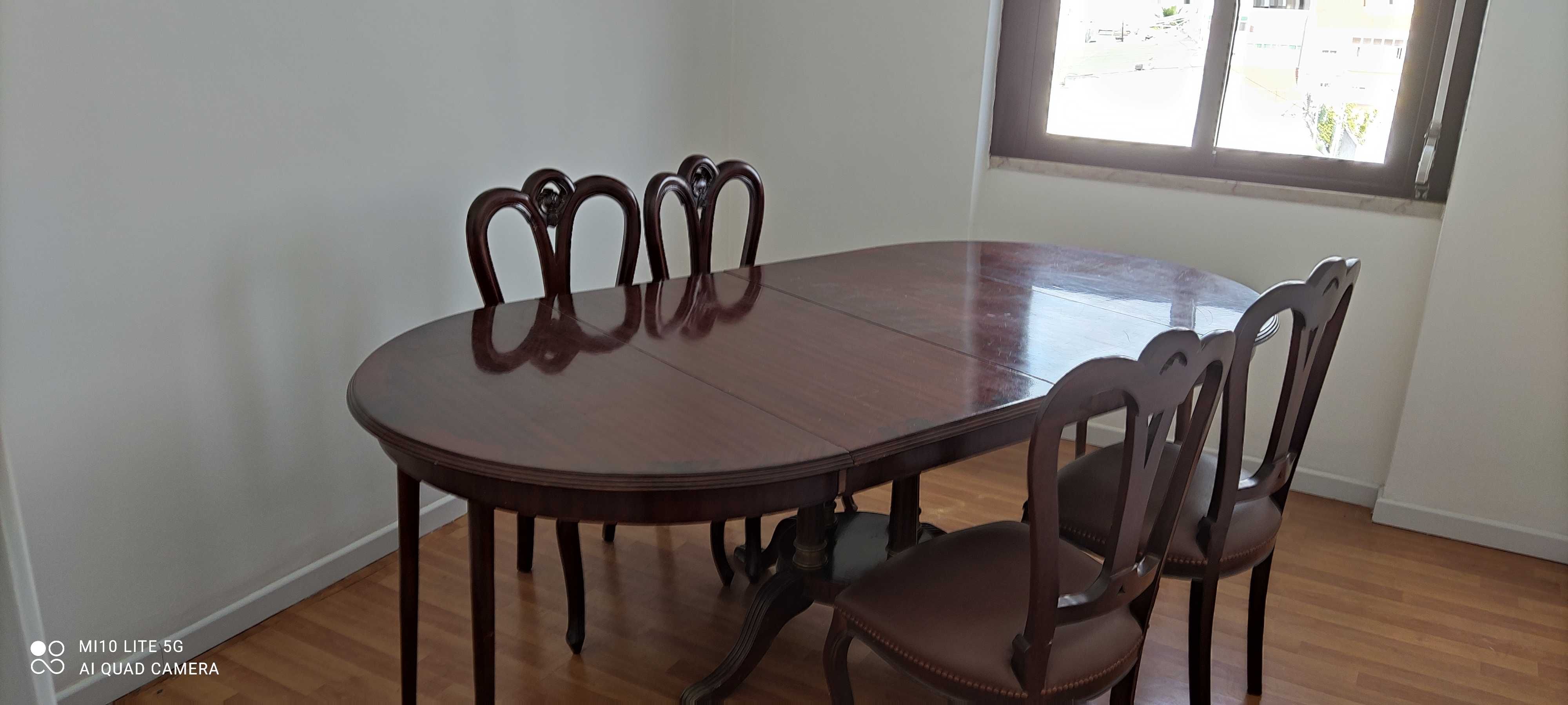 Mesa Jantar/Reunião - Madeira maciça + 4 Cadeiras Estofadas
