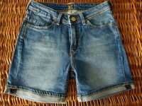 Spodenki, szorty jeansowe Lee Boyfriend Short z przetarciami - W24