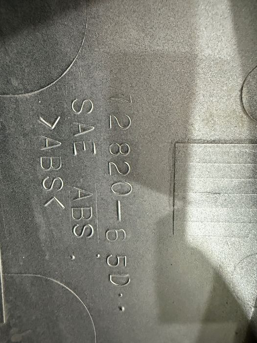 Колпак запасного колеса suzuki grand vitara 7282065D