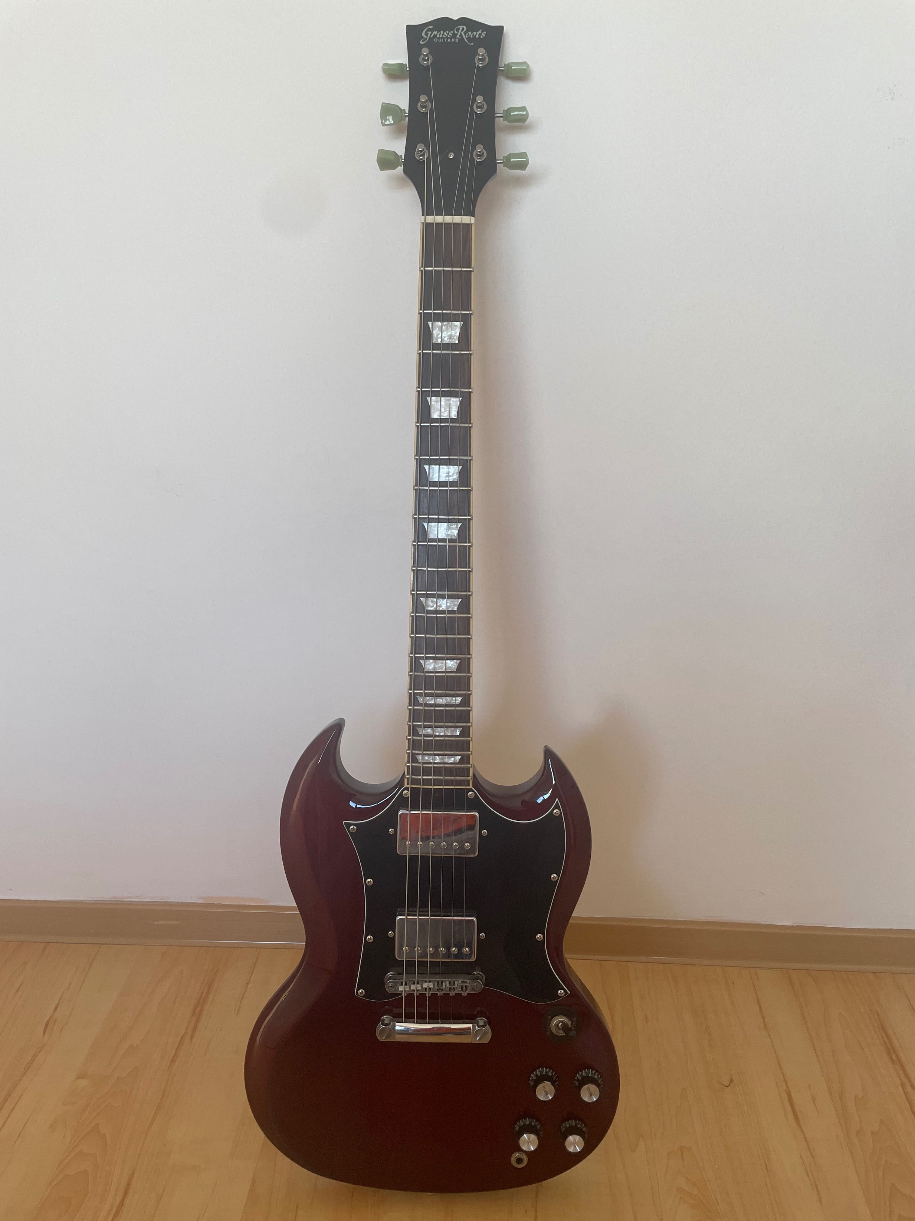 Електрогітара Grass Roots SG (схоже на Gibson/Epiphone SG)