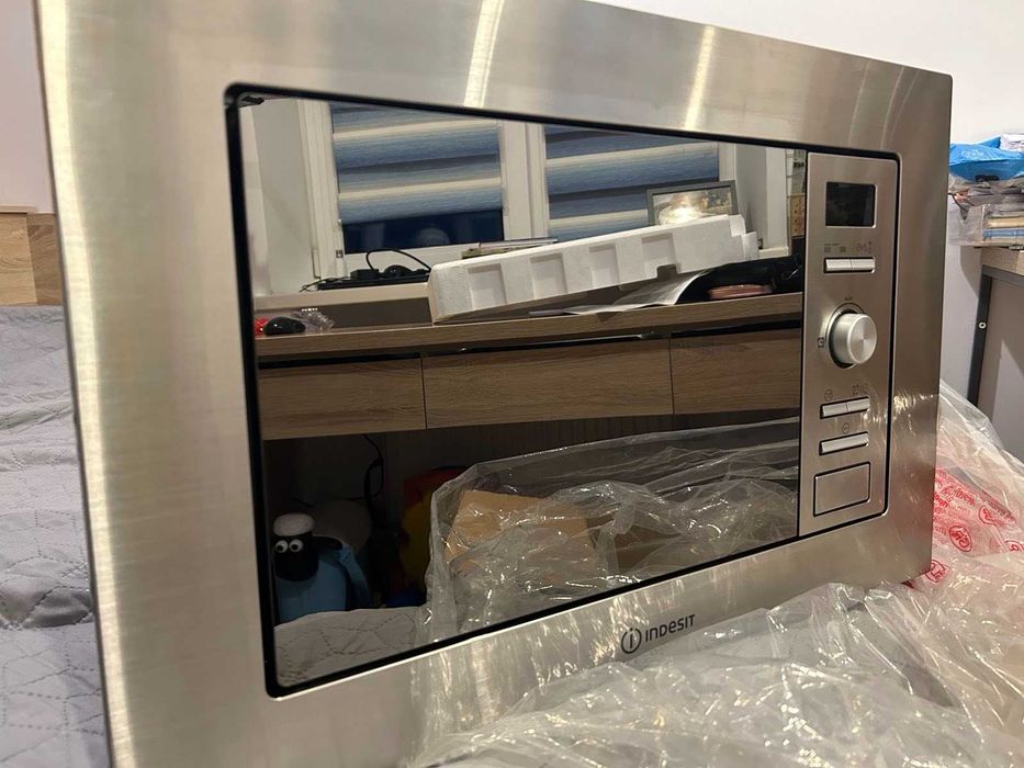 Продається нова вбудована мікрохвильова піч INDESIT MWI 122.2 X