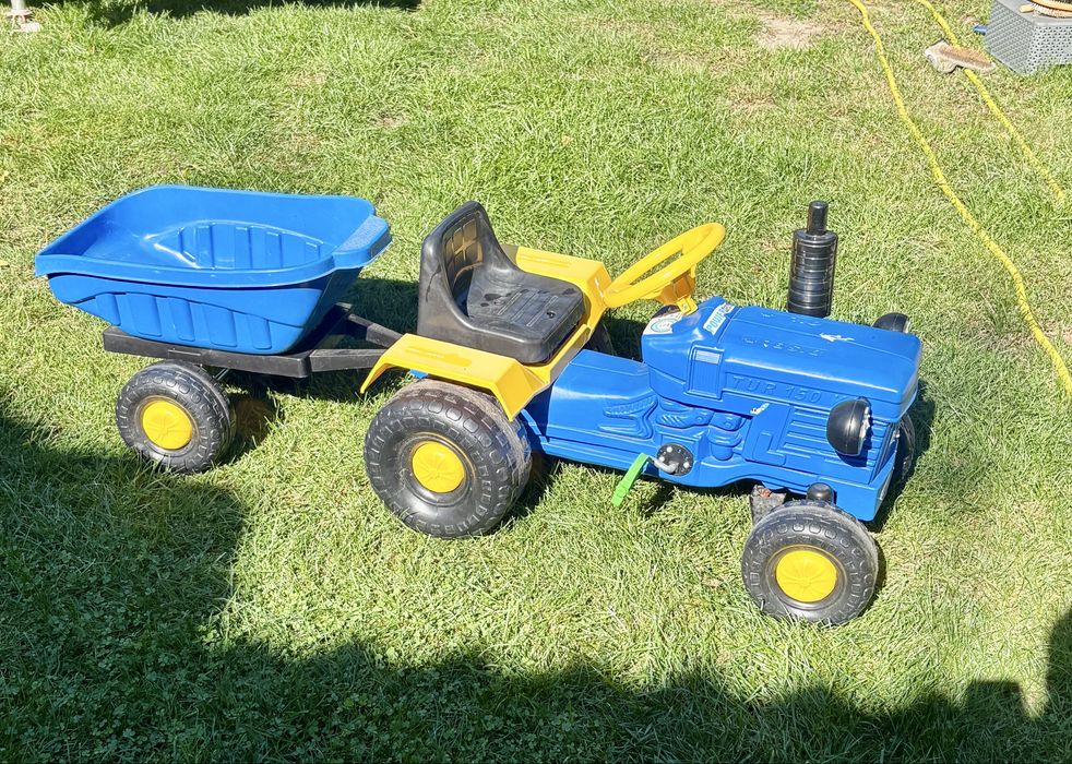 Traktorek z przyczepą , dla dziecka 3-5 lat .
