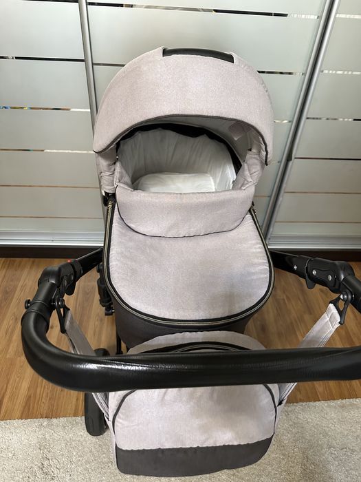 Коляска для дитини