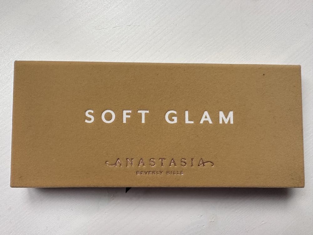 Anastasia Beverly Hills Soft Glam