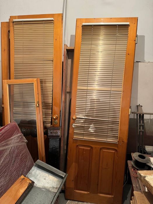 Деревяні двері в хорошу стані