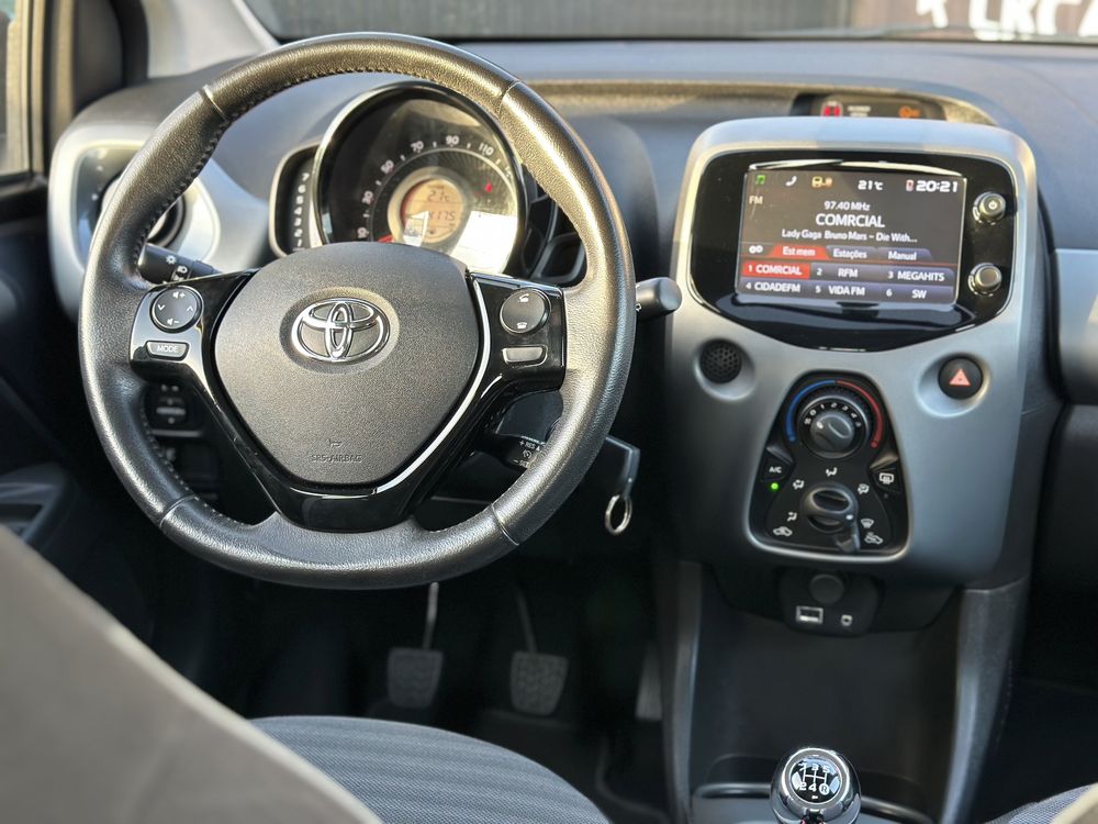 Toyota Aygo 1.0 X-Play +  X-touch  ‘ GARANTIA ‘
