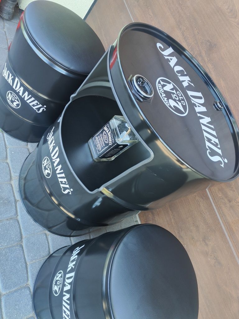 Zestaw mebli z beczek babek Jack Daniels