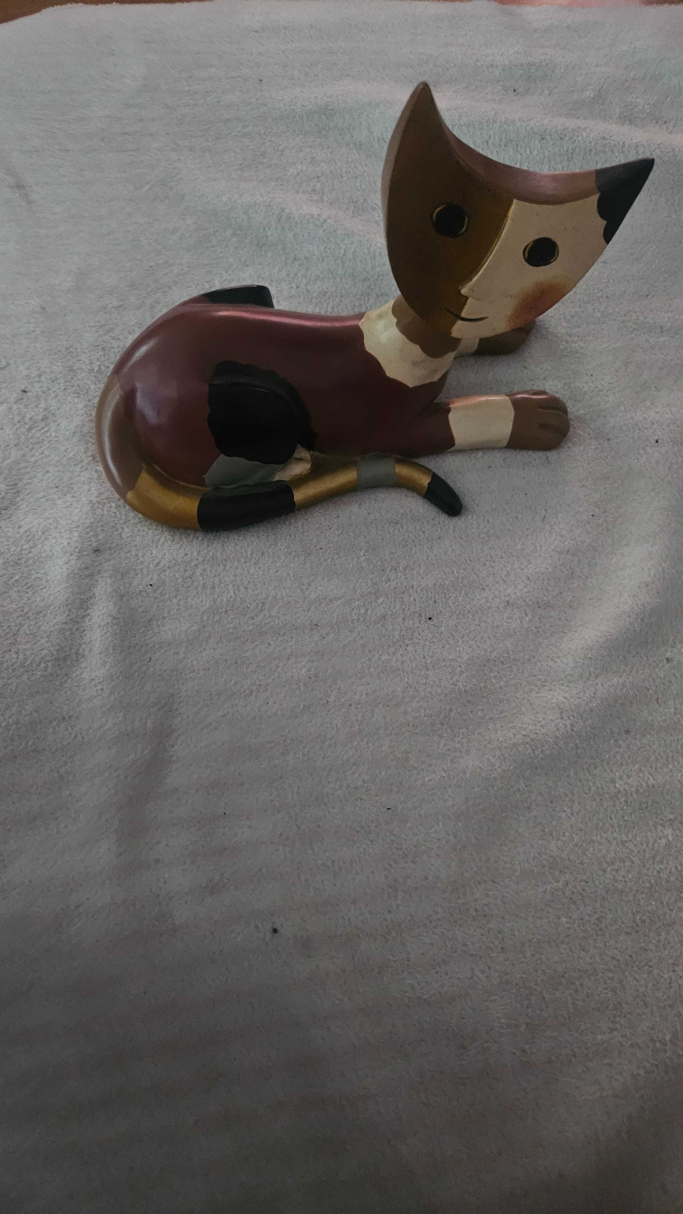 Figurka kota w roznych kolorach
