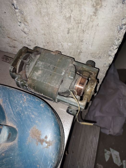 Полотно для паркету мотор до нього.