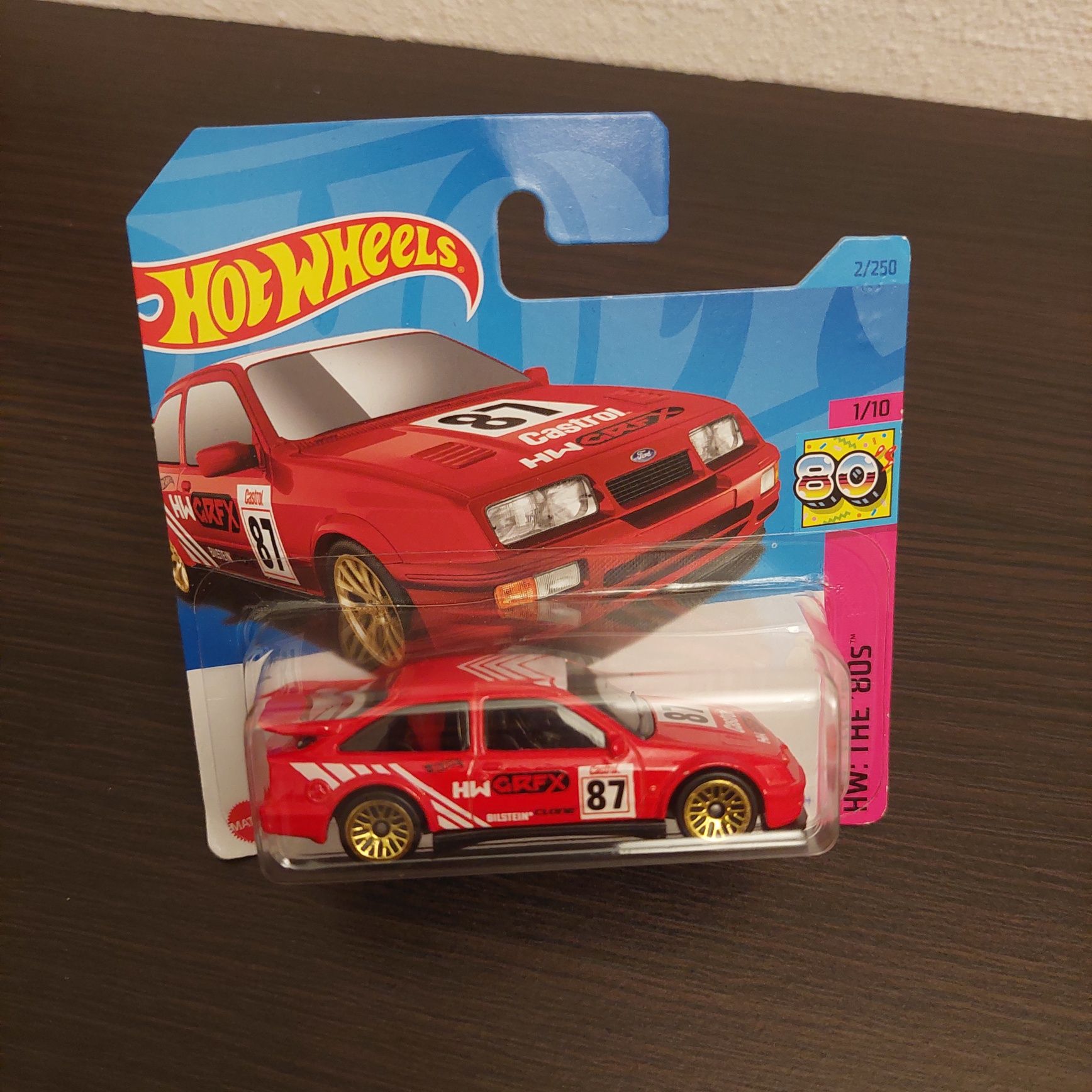 Dwa modele HOTWHEELS