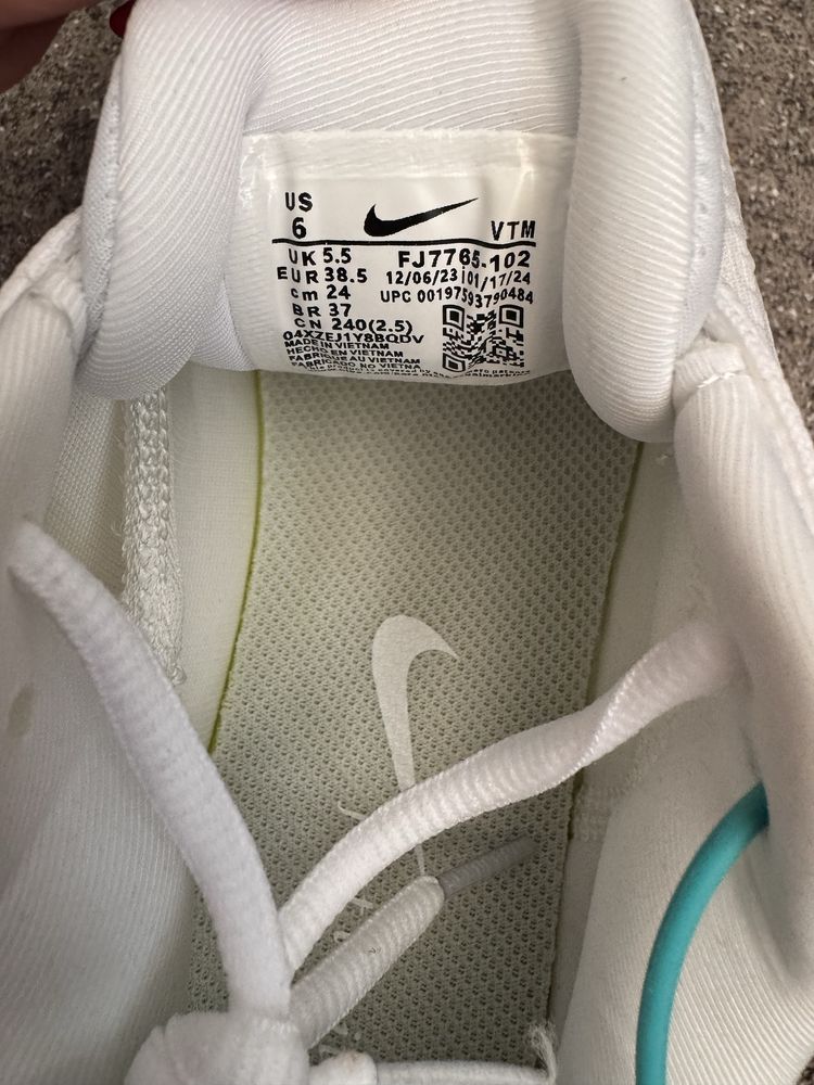 Nike кроссовки беговые Journey Run 38,5 розмір