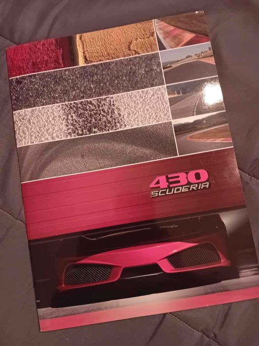 Brochura de imprensa Ferrari 430 Scuderia com CD
