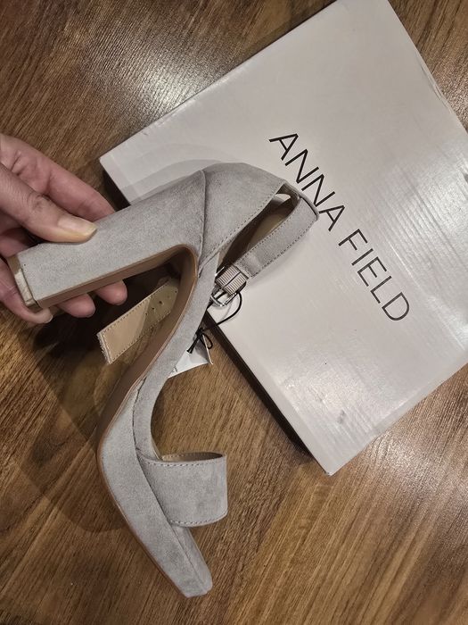 Nowe buty sandałki na słupku Anna Field