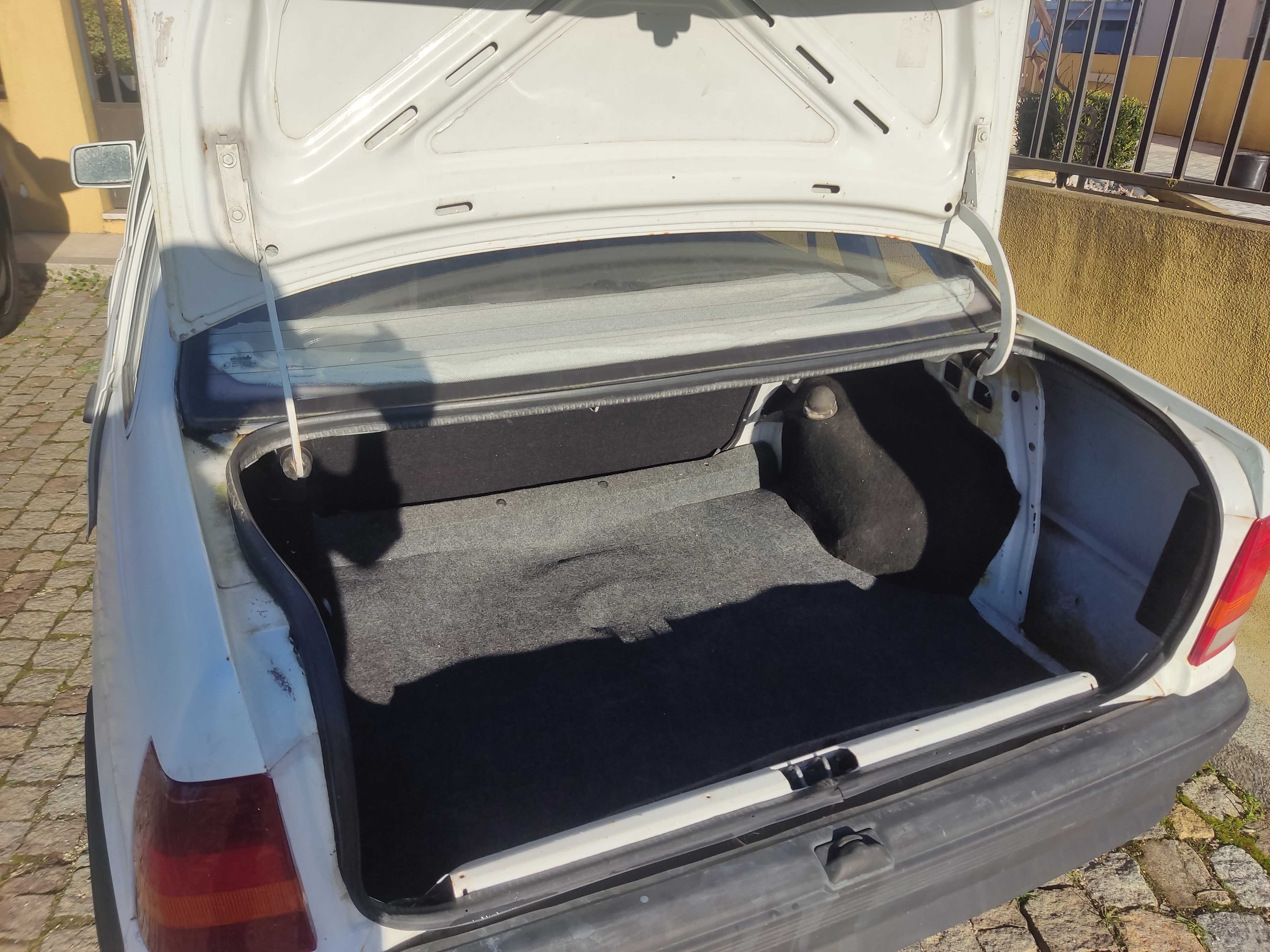 Vendo OPEL Kadett E 1.3 S de 1988  para reparação ou para peças 400€