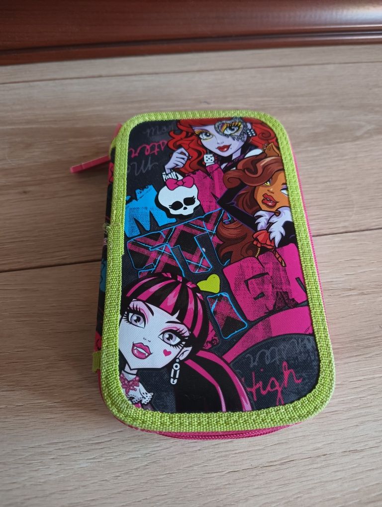 Plecak szkolny na kółkach Monster High + piórnik gratis
