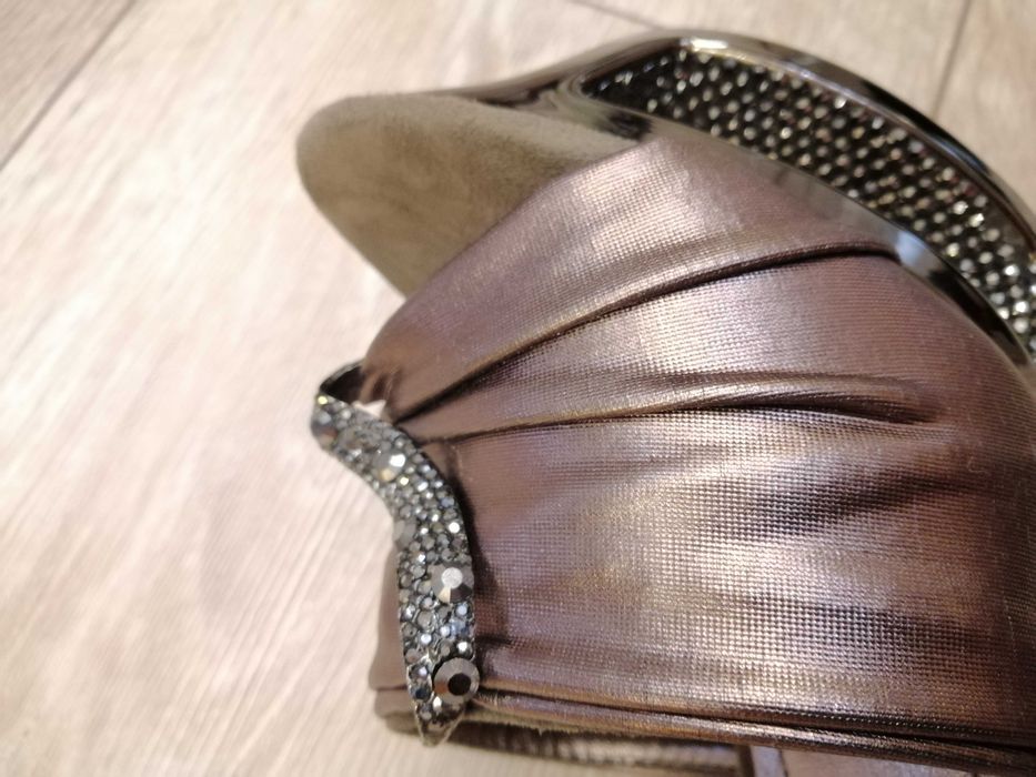 Нові жіночі босоніжки (стрип)