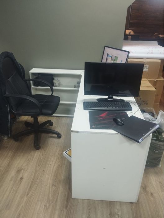 Поодам мебель для магазина срочно!!!